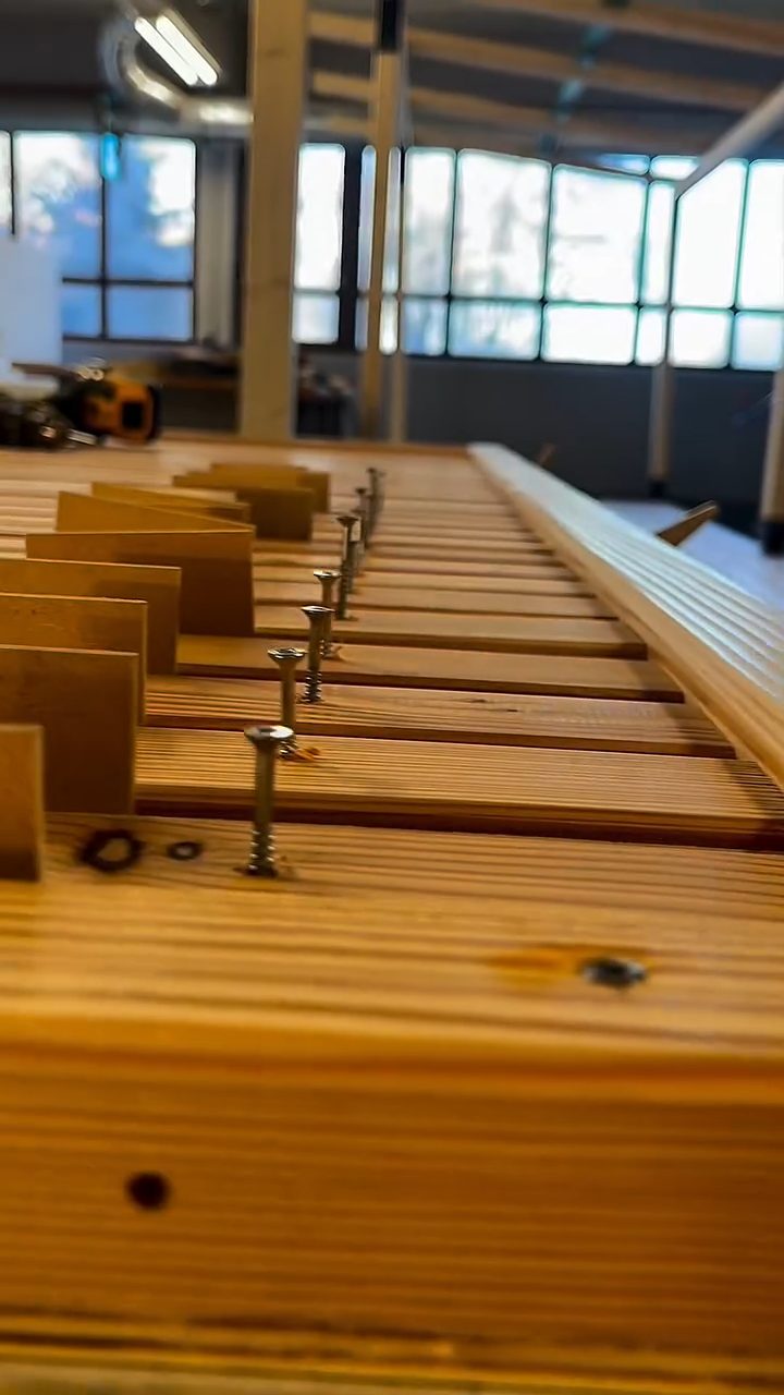 Vorgebohrte Dielen eines Deck-Moduls